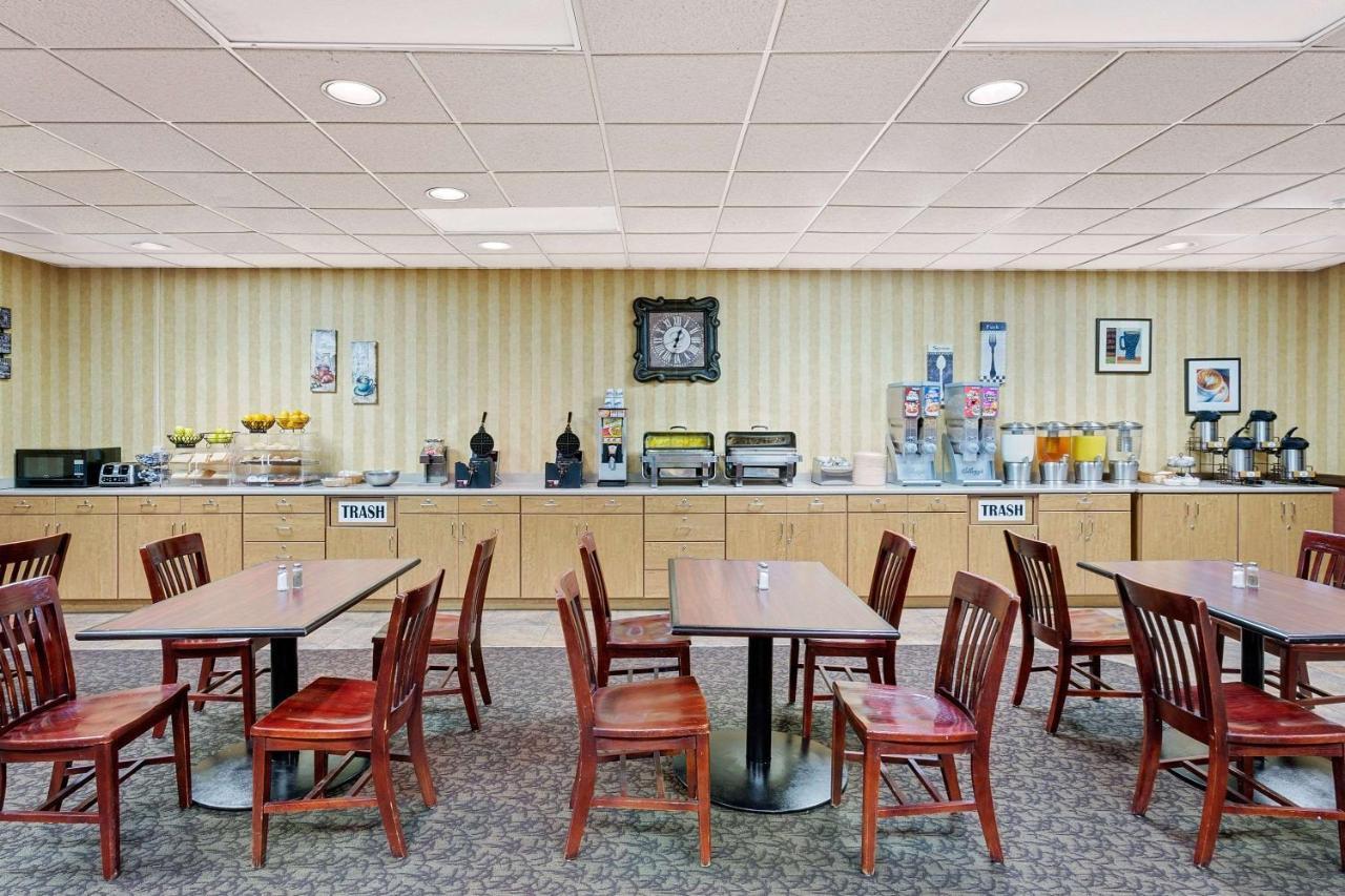 Hotel Ramada By Wyndham & Conference Center
